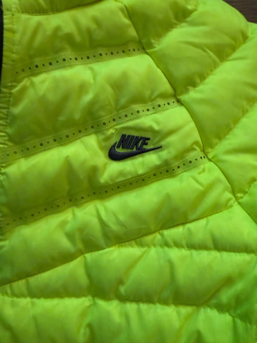 Nike Women’s Neon Yellow Puffer Jacket - Picture 4 of 6